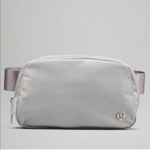 NWT Lululemon Everywhere Belt Bag in Silver Drop with Updated Extended S…